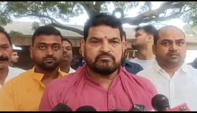 गोंडा: गोण्डा: नीतीश कुमार पर कैसरगंज सांसद बृजभूषण शरण सिंह का बयान : जब नाश मनुष्य का छाता है पहले विवेक मर जाता है