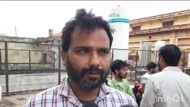 आगरा: एमजी रोड स्थित एस एन के पोस्टमार्टम गृह में आश्रम में फांसी लगाकर आत्महत्या करने वाली दोनों सगी बहनों का हुआ पोस्टमार्टम