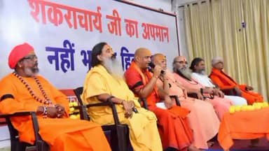 जबलपुर: शंकराचार्य चौक छोटी लाइन फाटक में काली पट्टी बांधकर संत समाज के साथ जनसमुदाय ने काली पट्टी बांधकर किया विरोध