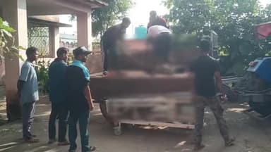 गुमला: सीआरपीएफ कैंप के पीछे मिट्टी में दबकर एक मजदूर की मौत हुई व दो अन्य हुए घायल, शव का करवाया गया पोस्टमार्टम