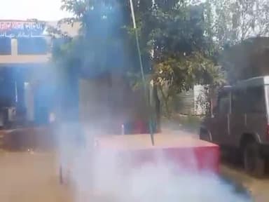 लहलादपुर: लहलादपुर प्रखंड मे चिकित्सा प्रभारी द्वारा डेंगू प्रभावित क्षेत्र मे कराया गया फॉगिंग का छिडकाव BDO ने किया निरिक्षण