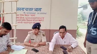 जनता बाजार थाना परिसर में अर्चलाधिकारी जयशंकर प्रसाद एवं थाना अध्यक्ष के संयुक्त तत्वाधान में भूमि विवाद निपटारा हेतु बैठक का आयोजन