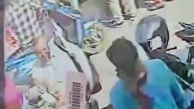 करनाल: रेड क्रॉस मार्केट में ग्राहक ने चकमा देकर दुकान से उठाया फोन सीसीटीवी कैमरे में कैद हुई तस्वीरें