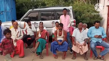 नासरीगंज: खिरियांव पैक्स अध्यक्ष पर मनमानी करने का आरोप लगाते हुए लोगों ने किया जमकर प्रदर्शन।।