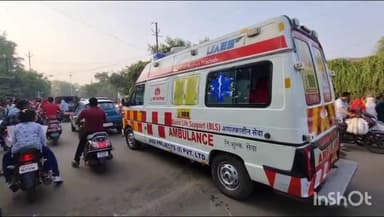 होशंगाबाद नगर: सर्किट हाउस चौराहे पर लगा जाम, एंबुलेंस भी जाम में फंसी