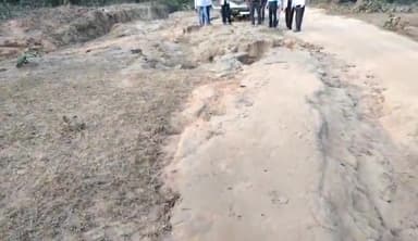 जयसिंहनगर: करकी से आमडीह पहुंच मार्ग निर्माण कार्य नहीं होने से ग्रामीणों ने किया चुनाव बहिष्कार करने का किया एलान