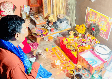 आपको और आपके परिवार को दिवाली की हार्दिक शुभकामनाएं 
माँ लक्ष्मी के पूजन के बाद एवं आरती 
माता लक्ष्मी सभी का कल्याण करे 
#माँ_लक्ष्मी
#श्री_गणेश 
#maasaraswati