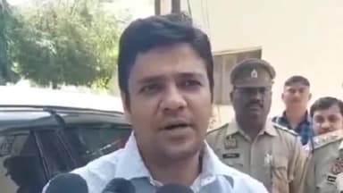 झांसी: जिलाधिकारी ने जनपद वासियों को दी दीपावली पर्व की बधाई, शांति एवं सौहार्दपूर्ण ढंग से त्यौहार मनाने की अपील की