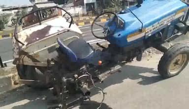 जलालगढ़: जलालगढ़ मिश्रीनगर चौराहा पार करने के क्रम में एन एच 57 पर ट्रक और ट्रैक्टर में टक्कर ।बाल बाल बचा ड्राइवर।