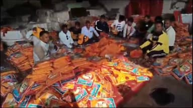 हज़ारीबाग: लगातर पांचवें दिन हजारीबाग विधायक कार्यालय में जारी रहा पूजन साड़ी पैकिंग अभियान