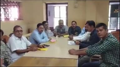 गिरिडीह: केंद्रीय चित्रगुप्त महापरिवार पूजा समिति की बार लाइब्रेरी में हुई बैठक, शोभा यात्रा की बनी योजना