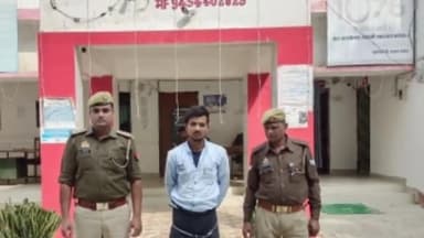 करछना: औधोगिक क्षेत्र पुलिस द्वारा अभियुक्त को गिरफ्तार कर चोरी की 2 बैटरी व चार्जर किया गया बरामद