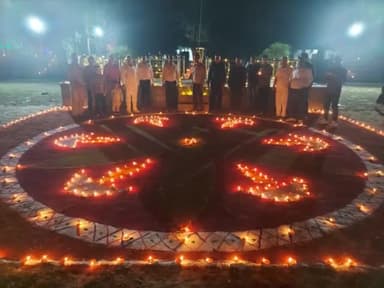 उरई: रिजर्व पुलिस लाइन में दीपावली के दूसरे दिन रंगोली प्रतियोगिता का हुआ आयोजन,बच्चों व महिला पुलिसकर्मियों ने किया प्रतिभाग