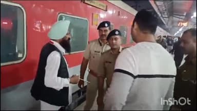 देेेवरिया: बैतालपुर के करीब खेत में जल रहा था पुआल, शहीद ट्रेन का बजने लगा फायर अलार्म