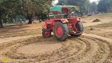 बिना ड्राईवर के ट्रैक्टर से मडुवा (रागी) का मिसाई किया जा रहा है।#Ragi  mission Gumla