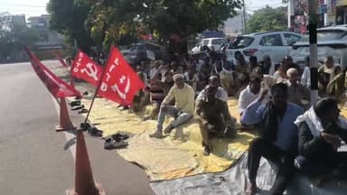 करनाल: सेक्टर 12 लघु सचिवालय के सामने 35 वे दिन त्योहारों के दिनों में भी ग्रामीण सफाई कर्मचारी यूनियन का धरना जारी