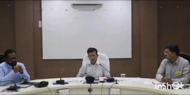 होशंगाबाद नगर: कलेक्ट्रेट कार्यालय मे आयोजित बैठक में कलेक्टर ने सभी रिटर्निंग अधिकारियों को दिए आवश्यक दिशा निर्देश