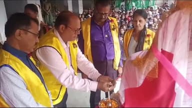 गुमला: लायंस क्लब गुमला द्वारा ट्रेनिंग स्कूल करम टोली में पंडित जवाहरलाल नेहरू जयंती पर कार्यक्रम का आयोजन