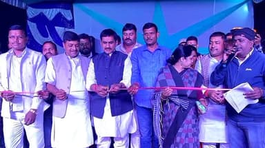 डोमचांच: ढोढाकोला में काली पूजा के अवसर पर सांस्कृतिक कार्यक्रम का आयोजन सामिल हुए जिला परिषद् अध्यक्ष रामधन यादव