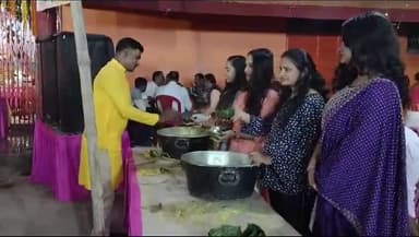 गुमला: पालकोट रोड में काली पूजा का हुआ आयोजन,भंडारे में उमड़ी भीड़