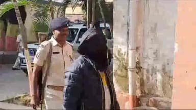 धनबाद/केंदुआडीह: वासेपुर के गैंगस्टर प्रिंस खान का फाइनेंसर वीर सिंह गिरफ्तार, वरीय पुलिस अधीक्षक ने कार्यालय में की प्रेस वार्ता