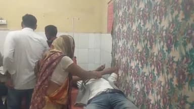 इकौना: इकौना विशेश्वरगंज मार्ग बनकटा के पास दो बाइको में हुई टक्कर दो लोग घायल दोनों जिला अस्पताल रेफर