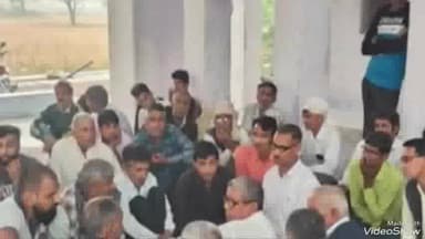 पावटा: मोहनपुरा में ग्रामीणों ने पूर्व गृहराज्य मंत्री को काले झंडे दिखाकर किया विरोध प्रदर्शन