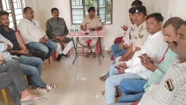 सोनपुर: छठ पर्व को लेकर हरिहर नाथ ओपी परिसर में शांति समिति की हुई बैठक