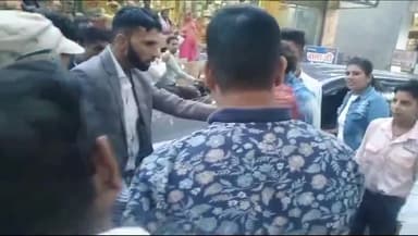 उकलाना: उकलाना में कार व बाइक के बीच हुई टक्कर, कार सवार ने बाइक सवार युवक की जमकर की पिटाई