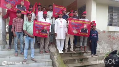 टूंडला: निषाद पार्टी के पदाधिकारी ने घुरुकुआ स्थित विद्युत उपकेंद्र पर किसानों की समस्याओं को लेकर किया प्रदर्शन