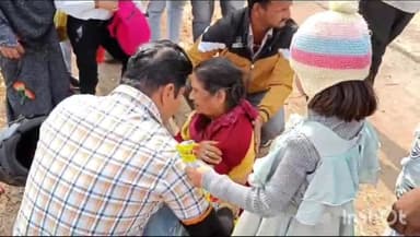 कोलारस: पूरनखेड़ी टोल प्लाजा के पास चलती बाइक से गिरकर महिला गंभीर रूप से हुई घायल