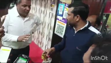 धौलाना: पिलखुवा में समोसे में छिपकली निकलने का वीडियो सोशल मीडिया पर वायरल, मचा हड़कंप