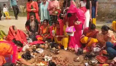 आरा: परंपरागत तरीका से मनाया गया भाई दूज का पर्व,बड़ी मठिया पर सम्पन्न हुआ भाई-बहन का पर्व