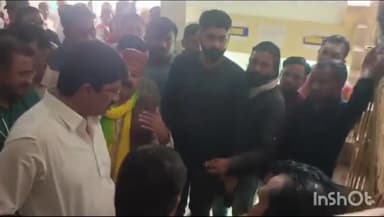 कुंडा: तिलोरी नहर के पास हुए सड़क हादसे में घायलों का हाल जानने पहुंचे कुंडा विधायक राजा भैया