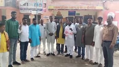 बांसडीह: बांसडीह कस्बे में आदिवासी क्रांति सूर्य बिरसा मुंडा की जयंती पर मरीजों में फल दूध किया गया वितरण