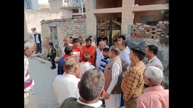 जगाधरी: सारण गांव में जहरीली शराब पीने से हुई मौत के बाद परिवार से मिलने पहुंचे भाजपा ओबीसी मोर्चा प्रदेश अध्यक्ष करण देव कंबोज