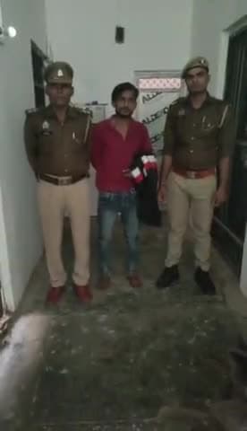 अमरोहा: गांव उकसी चौराहे के पास से पुलिस ने एक अवैध तमंचा व एक जिंदा कारतूस के साथ एक आरोपी को किया गिरफ्तार, भेजा जेल