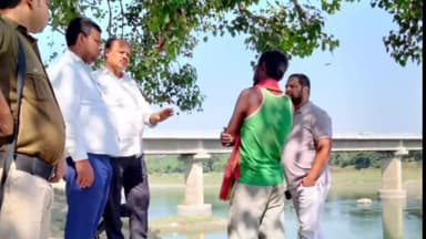 उजियारपुर: अंगारघाट व मुरियारो में सीओ ने छठ घाटों का किया निरीक्षण, अंगारघाट वार्ड 10 स्थिति घाट को खतरनाक घोषित किया