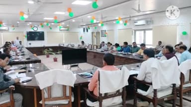 अमरोहा: डीएम ने गांधी सभागार में विकसित भारत संकल्प यात्रा  के संबंध में अधिकारियों के साथ की बैठक,
