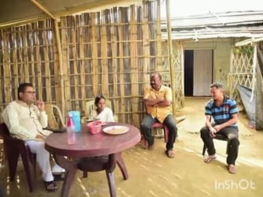 সোণাৰি: প্ৰাক্তন আছু নেতা প্ৰয়াত লাচিত ৰাজকোঁৱৰৰ দোলাকাষৰীয়াৰ গৃহত উপস্থিত হৈ পৰিয়ালক সমবেদনা জনায় সাংসদ তপন কুমাৰ গগৈয়ে