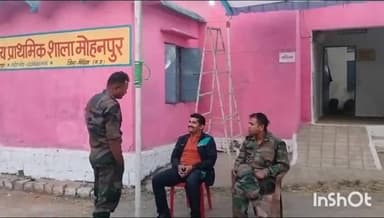 बासोदा: एसजीएस कॉलेज बासौदा में मतदान कर्मचारियों को वितरित की गई मतदान सामग्री, 261 मतदान केंद्रों पर पहुंचे मतदान कर्मी