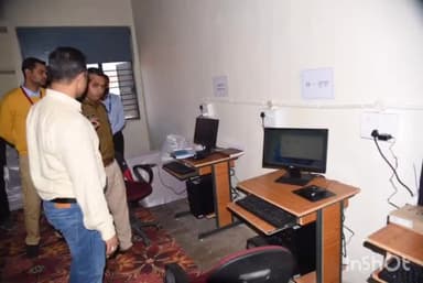 अंबिकापुर :निर्वाचन के सफलतापूर्वक संपादन हेतु पॉलिटेक्निक कॉलेज में स्थापित किया गया एकीकृत कंट्रोल रूम