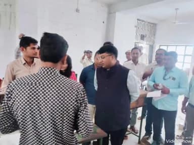 जालौर: जिला निर्वाचन अधिकारी ने कलेक्ट्रेट परिसर में ईवीएम मशीनों का किया निरीक्षण