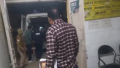 इकौना: नेशनल हाईवे-730 मोहनीपुर पेट्रोल पम्प के सामने अज्ञात वाहन  की टक्कर से एक बुजुर्ग हुआ घायल