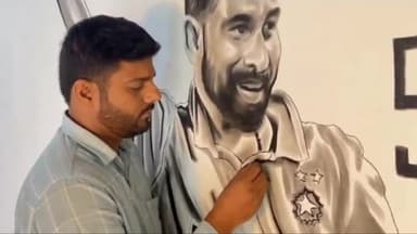 अमरोहा: अमरोहा के युवा चित्रकार जुहैब खान ने टीम इंडिया के तेज गेंदबाज मोहम्मद शमी को अनोखे अंदाज में दी बधाई