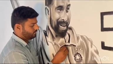 अमरोहा।
चित्रकार जुहैब खान ने कोयले से बनाई मौहम्मद शमी की तस्वीर,
#वर्ल्डकप