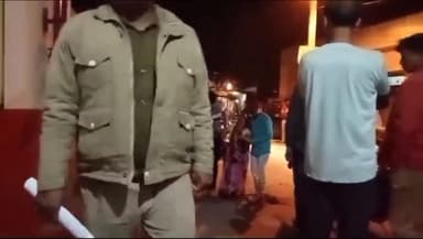 मऊरानीपुर: पुरानीमऊ शिवगंज में पुरानी रंजिश के चलते घर में घुसकर एक परिवार पर किया गया हमला, माता-पिता व बेटा गंभीर रूप से घायल