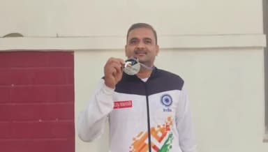 हरदोई: फिलीपींस में हरदोई पुलिस लाइन में तैनात हेड कांस्टेबल समरजीत सिंह ने जीता पदक, एसपी ने इनाम देकर किया सम्मानित