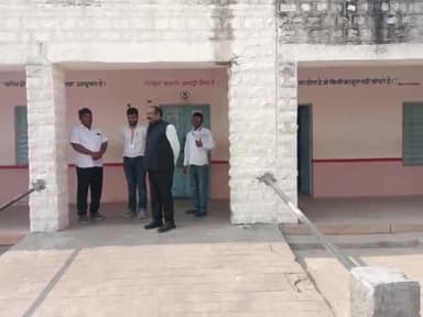 सांचोर: सामान्य पर्यवेक्षक ई.श्रीधर ने सांचौर विधानसभा क्षेत्र के धमाणा,जाखल,डेडवा,डावल,पालड़ी सोलकियांन मतदान केंद्रों का किया