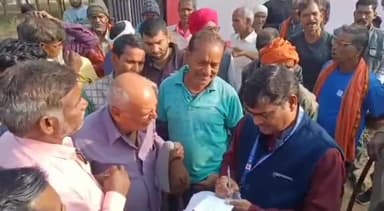 जयसिंहनगर: सेमरा में ग्रामीणों ने लाइट की समस्या को लेकर चुनाव का किया बहिष्कार, मौके पर पहुंचे एसडीएम